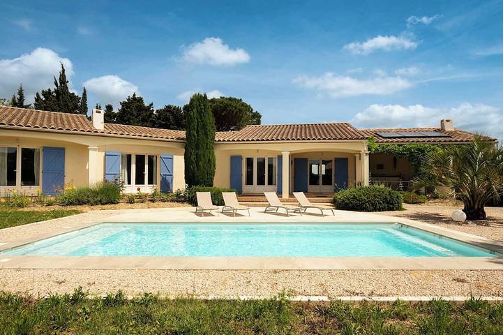 Villa pour 8 personnes, avec piscine ainsi que balcon et jardin à Carcassonne