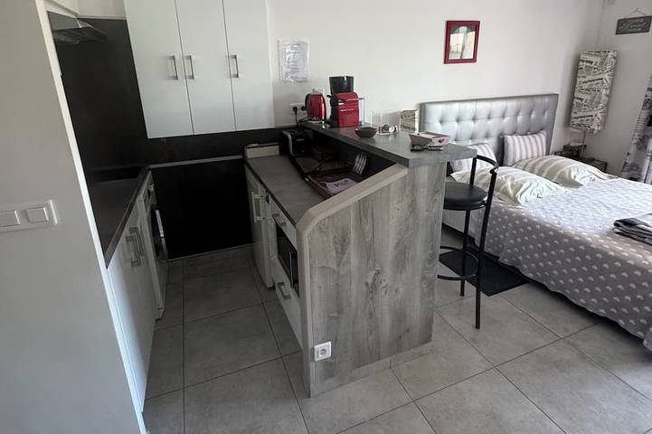 Gîte pour 4 personnes, avec Terrasse dans Plage des Sablettes - 2