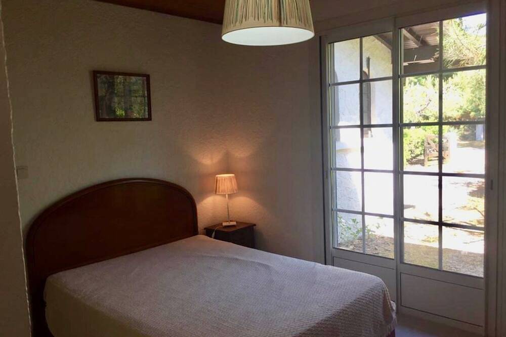 Renovated landaise style house with enchanted garden, 2 steps from the lake in Lac de Lacanau, Lacanau