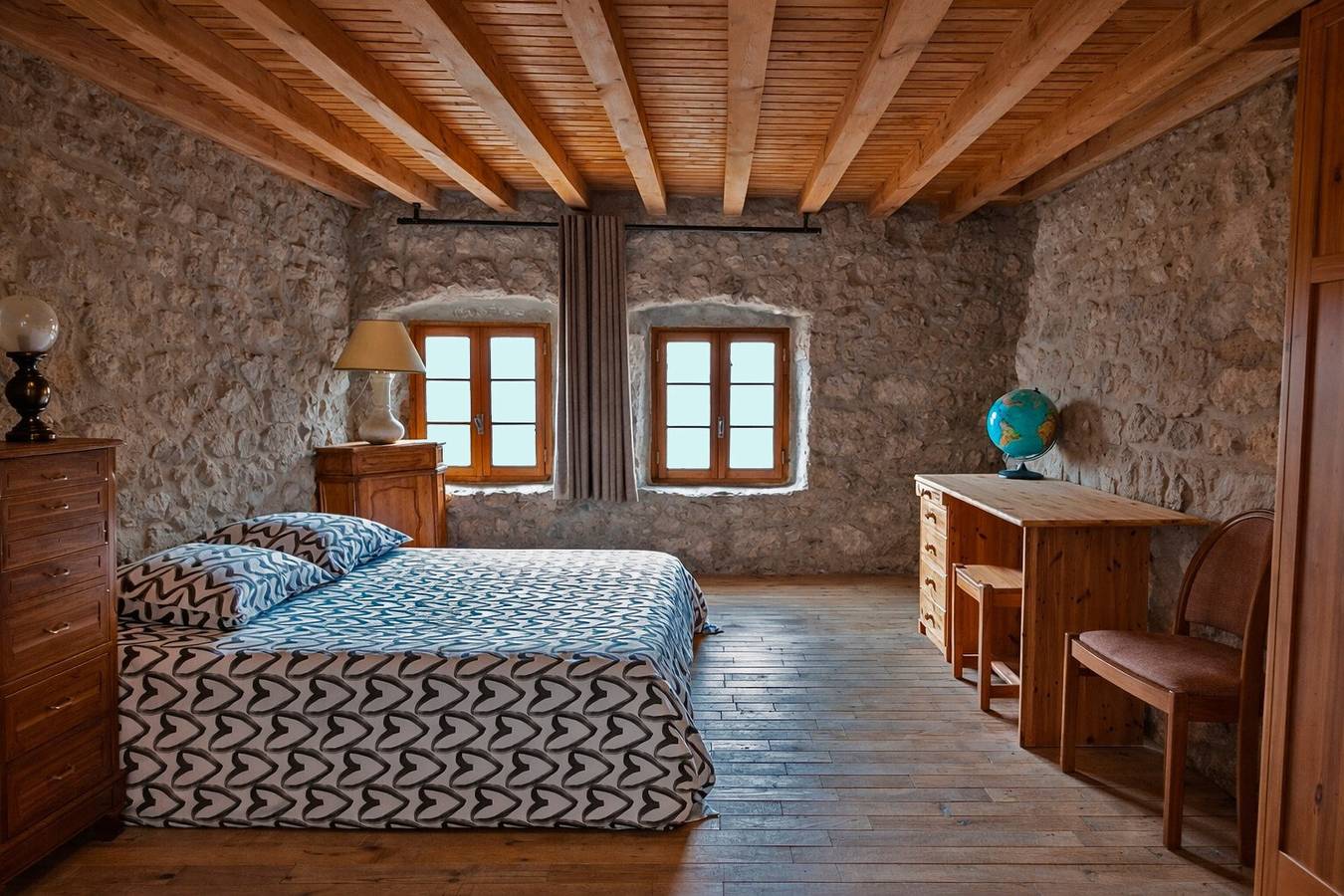 Charaktervolles Ferienhaus für Erholungssuchende in ruhigem Weiler in Merle-Leignec, Montbrison