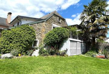 Gîte pour 4 personnes, avec jardin à Précilhon