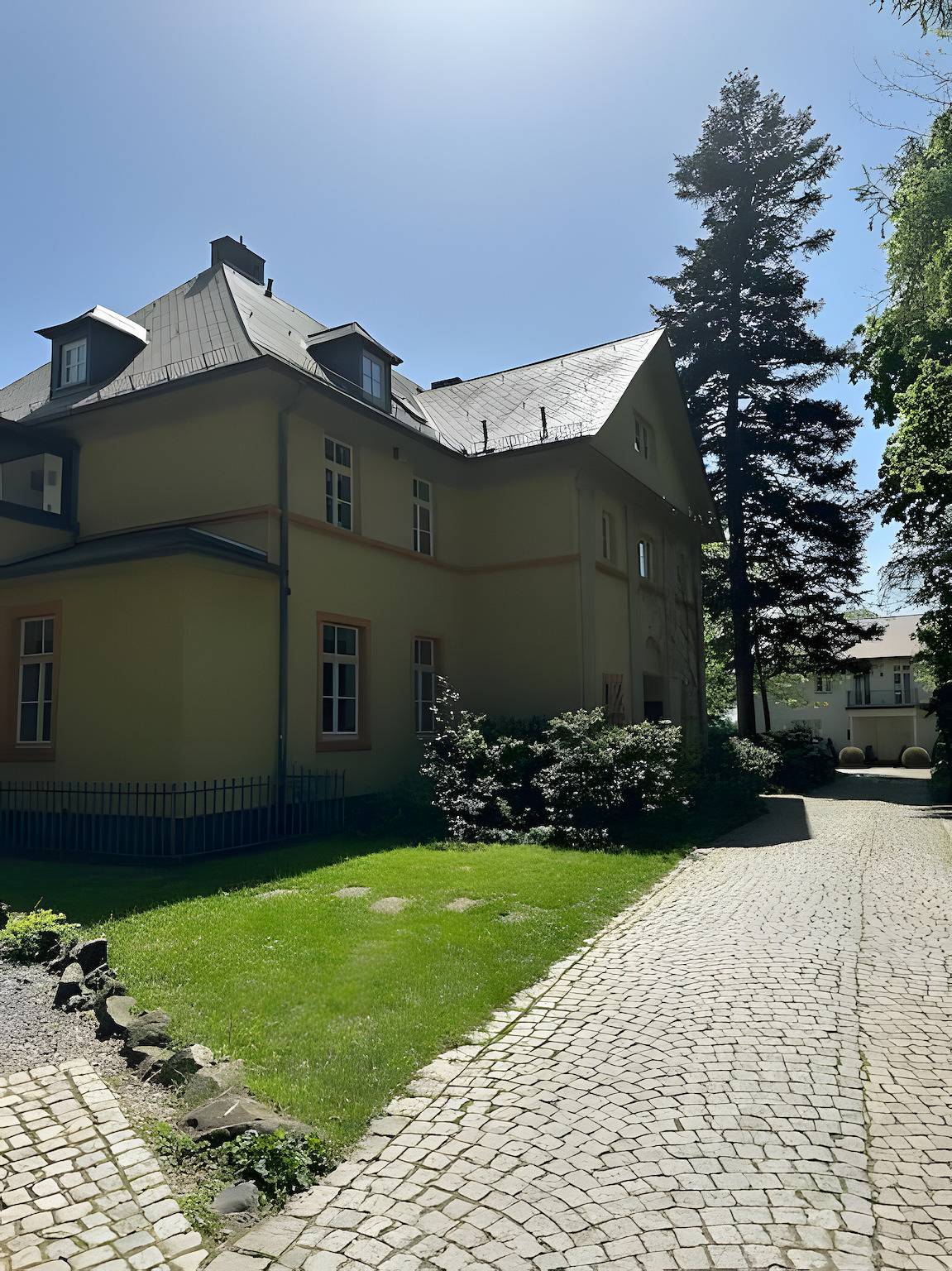 Appartement entier, Penthouse panoramique dans une magnifique villa in Brasselsberg, Cassel (Allemagne)