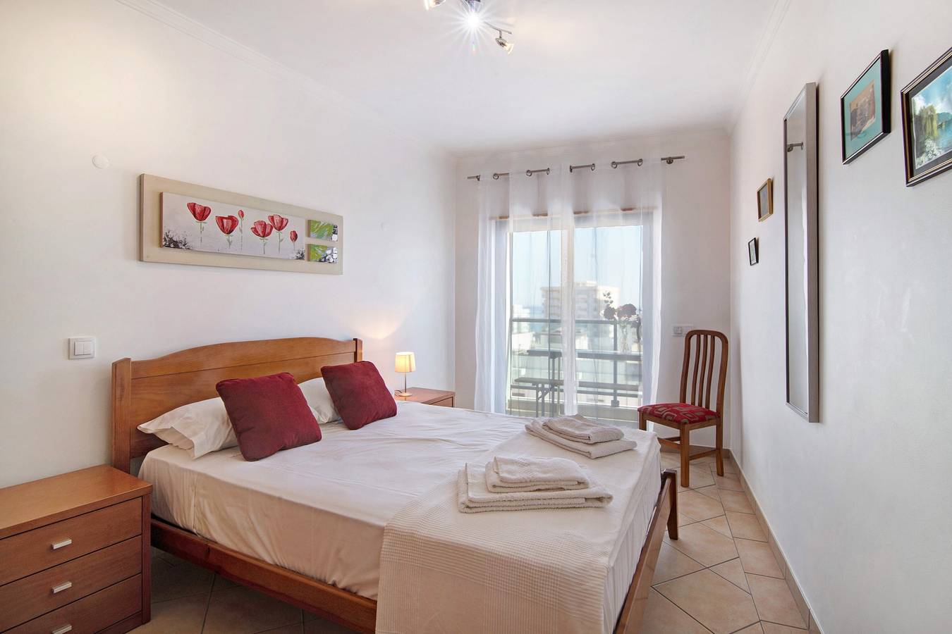 Entire apartment, Apartment 'Quarteira Beach I' with Balcony, Wi-Fi and Air Conditioning in Quarteira, Faro District