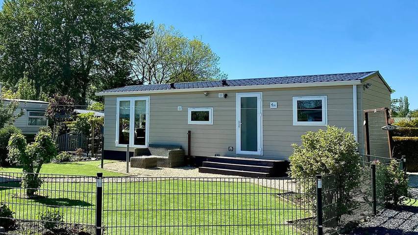 Vakantiehuis voor 3 personen, met zwembad en tuin, met huisdier in Tzummarum