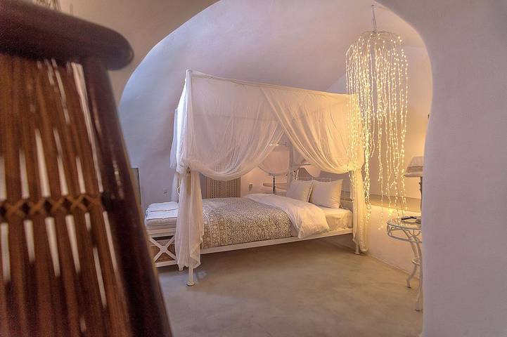 Rock Villa Myth - Private villa with hot tub in Emporio, Santorin