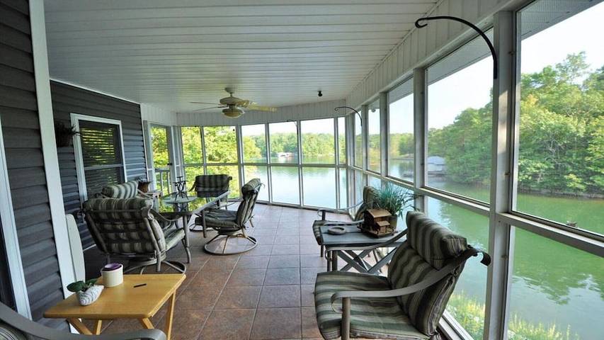 Vacation house for 2 people, with balcony in Lake Martin