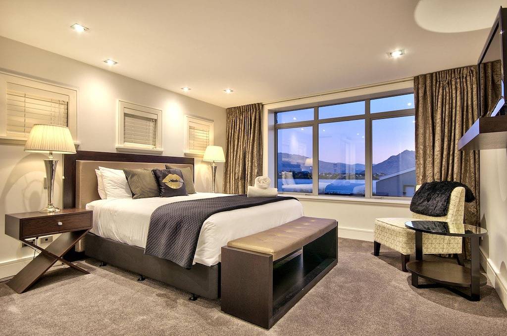 Q am See (in der Nähe der Stadt) in Queenstown, Otago