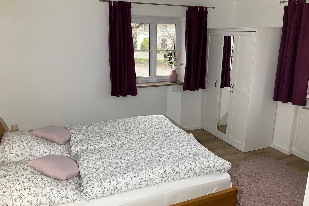 Ganze Wohnung, Ferienwohnung mit Terrasse, neu 2022, Legoland usw. in Kürze erreichbar in Kirchheim in Schwaben, Bayerisch Schwaben
