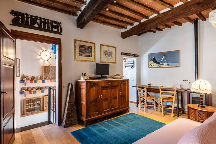 Geheel appartement, Appartement 'In het Middeleeuwse Dorp' met Wi-Fi en Airconditioning in Radicondoli, Provincie Siena