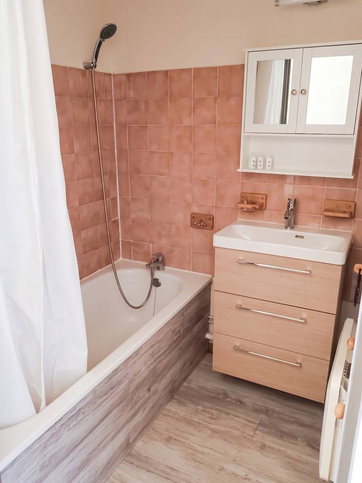 Apartamento entero, Apartamento cómodo con vistas a la montaña in Notre-Dame-de-Bellecombe, Albertville region