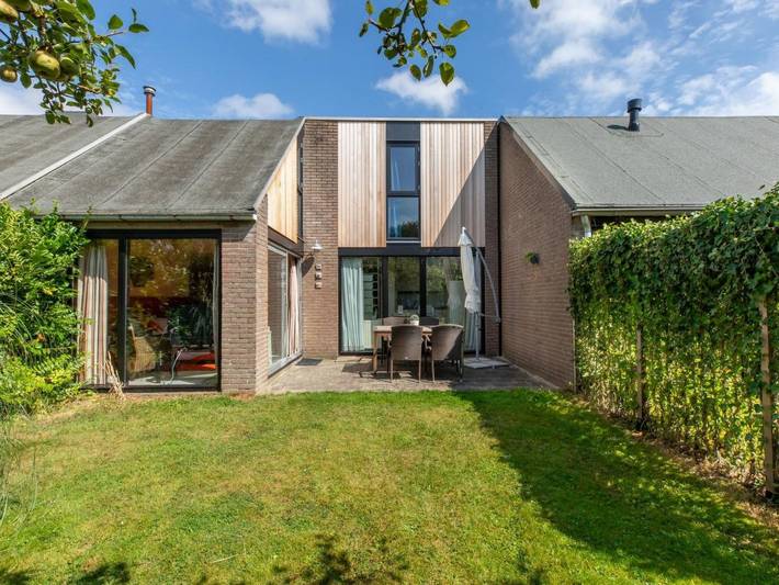 Ferienhaus für 4 Personen, mit Terrasse und Garten sowie Pool in Burgh-Haamstede