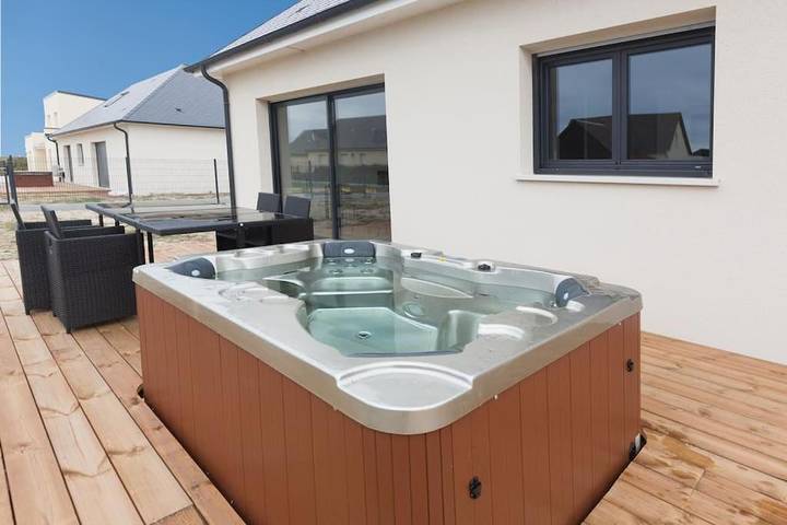 Location de vacances pour 8 personnes, avec terrasse et jacuzzi ainsi que sauna et jardin, animaux acceptés à Bretteville-sur-Ay - 3