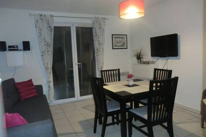 Location de vacances pour 4 personnes, avec piscine ainsi que jardin et terrasse à Eyguières - 3