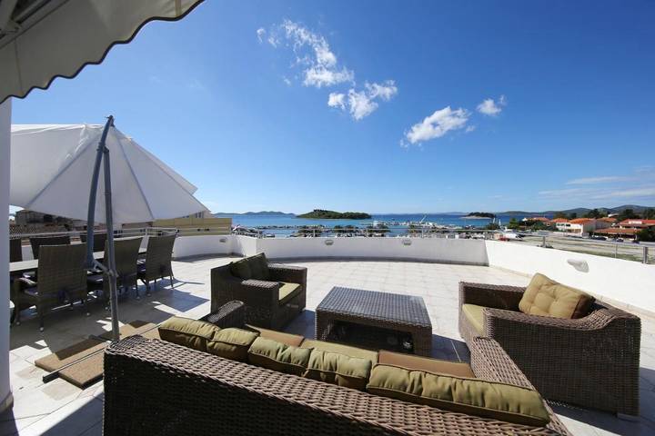 Ferienwohnung für 10 Personen, mit Pool und Balkon sowie Whirlpool - 1