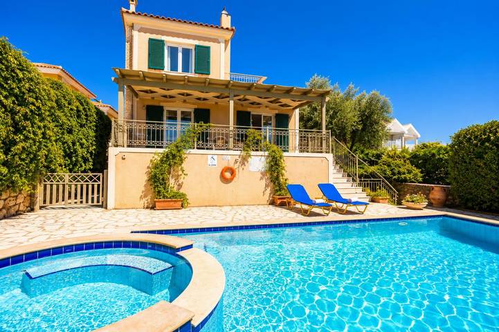 Villa per 6 persone, con Balcone e Idromassaggio nonché Terrazza e Giardino a Argostoli