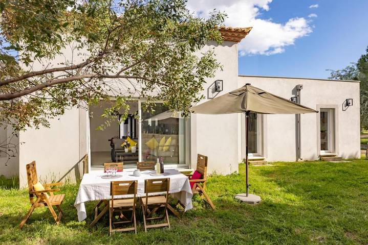 Villa pour 6 personnes, avec Terrasse ainsi que Jardin et Piscine à Aigues-Mortes