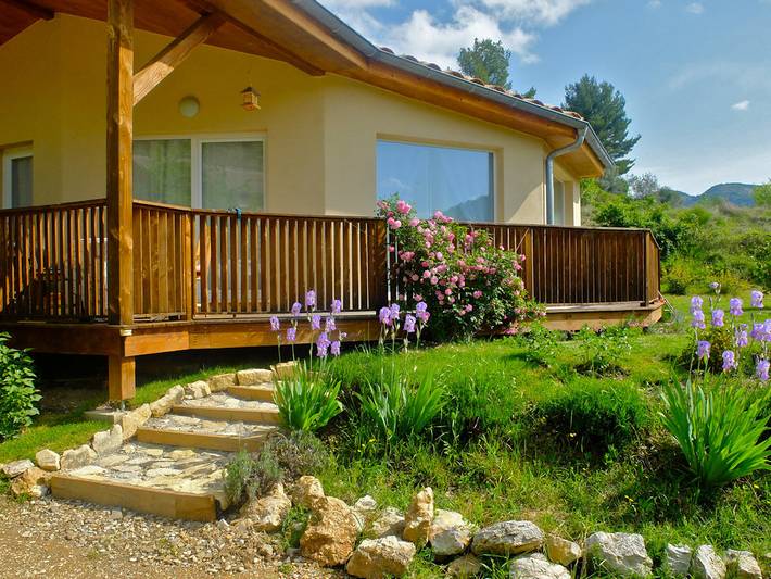 Location de vacances pour 6 personnes, avec jardin ainsi que terrasse et piscine dans Drôme provençale - 2