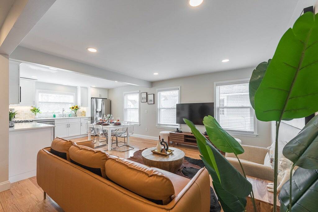 Ganze Wohnung, Sunny Downtown 2Br w/ Parking in Princeton Township, Mercer County