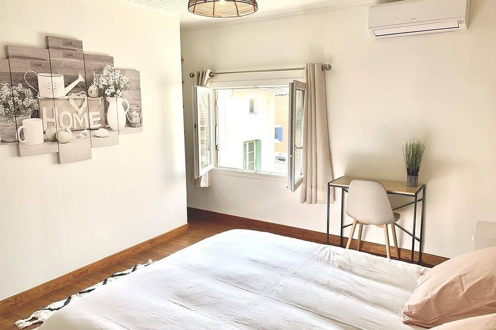 Cosy house with terrace and garage in quiet village center in Saint-Paul-Trois-Châteaux, Nyons region