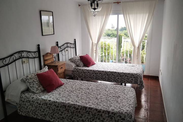 Nerja: Villa with private pool and garden 300 m from the beach in Nerja, Cordillera Penibética
