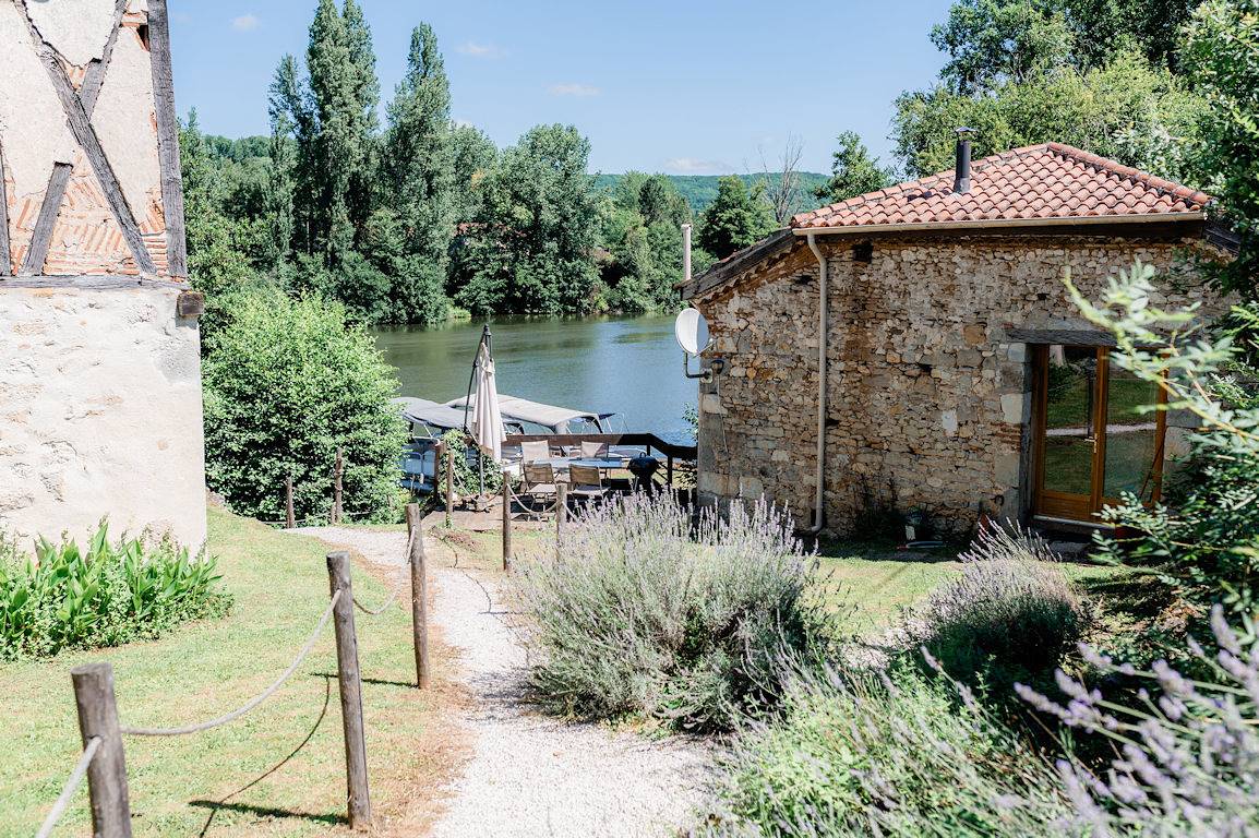 Gite de Pêche "Le Passage" au bord du Lot pour amateurs de pêche. in Penne-d'Agenais, Région de Villeneuve-sur-Lot