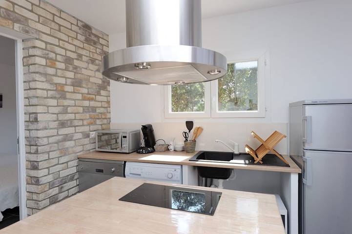 Chalet pour 2 personnes, avec terrasse ainsi que jardin et piscine en Corse - 3