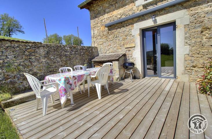 Gîte pour 4 personnes, avec jardin à Thurins