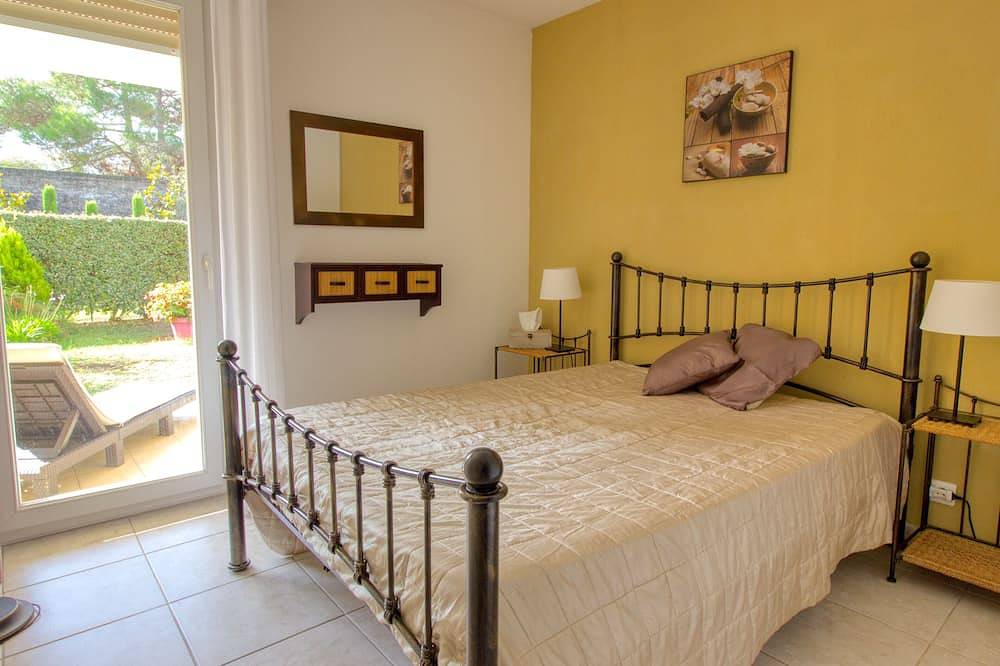 Entire apartment, Golfe Juan - 4 People - Swimming Pool - Private Parking in Golfe-Juan, Vallauris