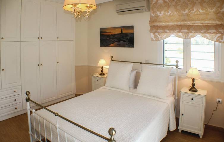 Accogliente appartamento con terrazza e WiFi vicino alla costa di Nea Makri in Nea Makri, East coast of the Attika region