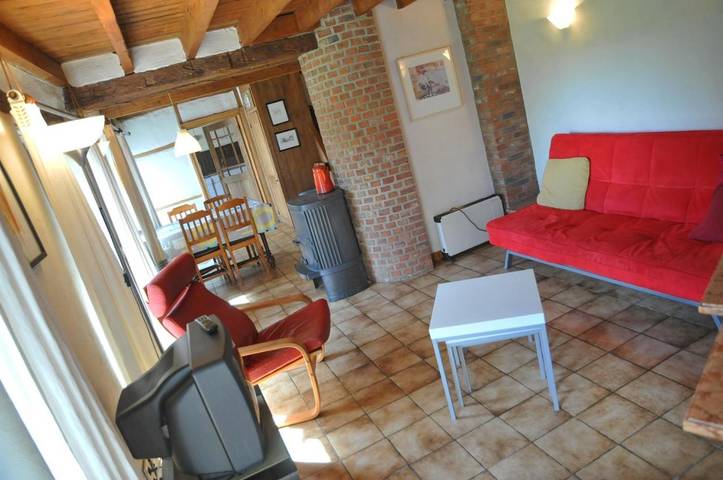 Gîte pour 4 personnes, avec terrasse ainsi que vue et jardin dans Borlon