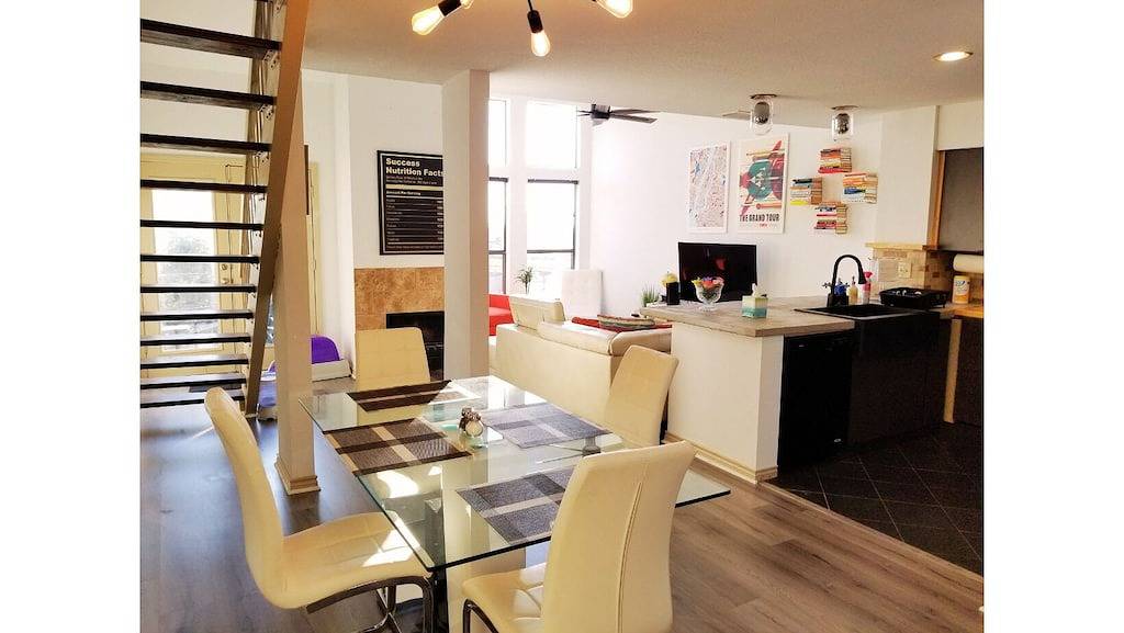 Ganze Wohnung, Upscale luxury 2 bd 1 bth loft condo - 10 mins to Airport! in Irving, Dallas County