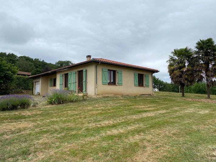 Gîte pour 8 personnes, avec jardin ainsi que vue et terrasse à Estampes
