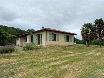 Gîte pour 8 personnes, avec vue ainsi que jardin et terrasse à Estampes