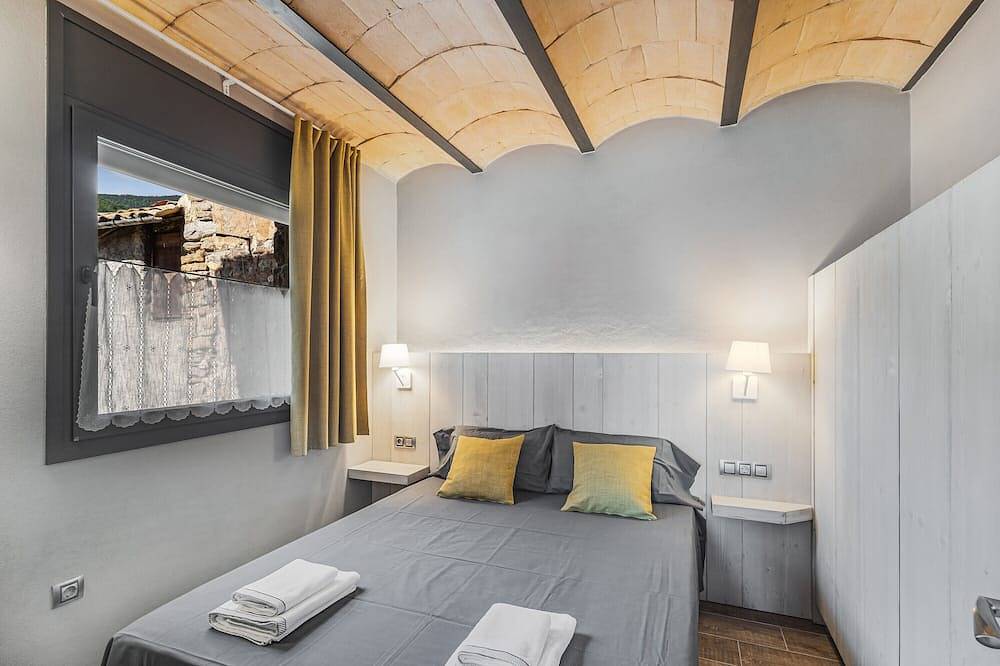 Apartamento entero, Apartamento 'Moixeró' con vistas a la montaña, Wi-Fi y aire acondicionado in Bagá, Pirineo Catalan