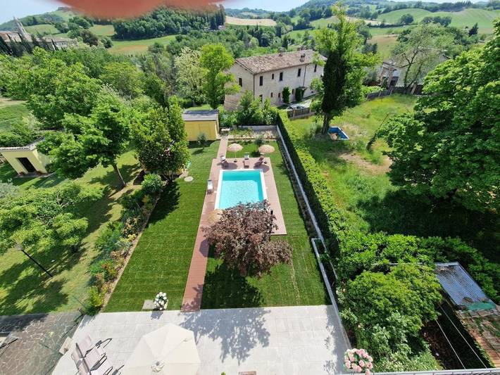 Ferienwohnung für 2 Personen, mit Terrasse und Garten sowie Pool und Ausblick