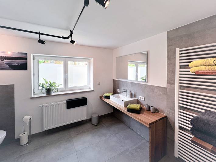Ganze Wohnung, Ferienwohnung Weininsel - Ferienwohnung (75 qm) mit eigener Terrasse in Nordheim am Main, Fränkisches Weinland