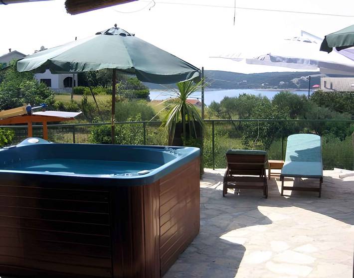 Ferienwohnung für 2 Personen, mit Balkon und Garten sowie Sauna auf Rab