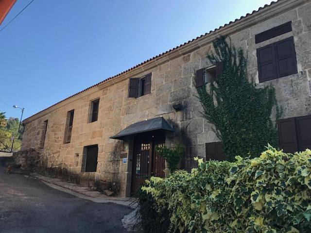 Alojamiento y desayuno para 2 personas, con vistas además de terraza y jardín, Se admiten mascotas en Comarca de Orense