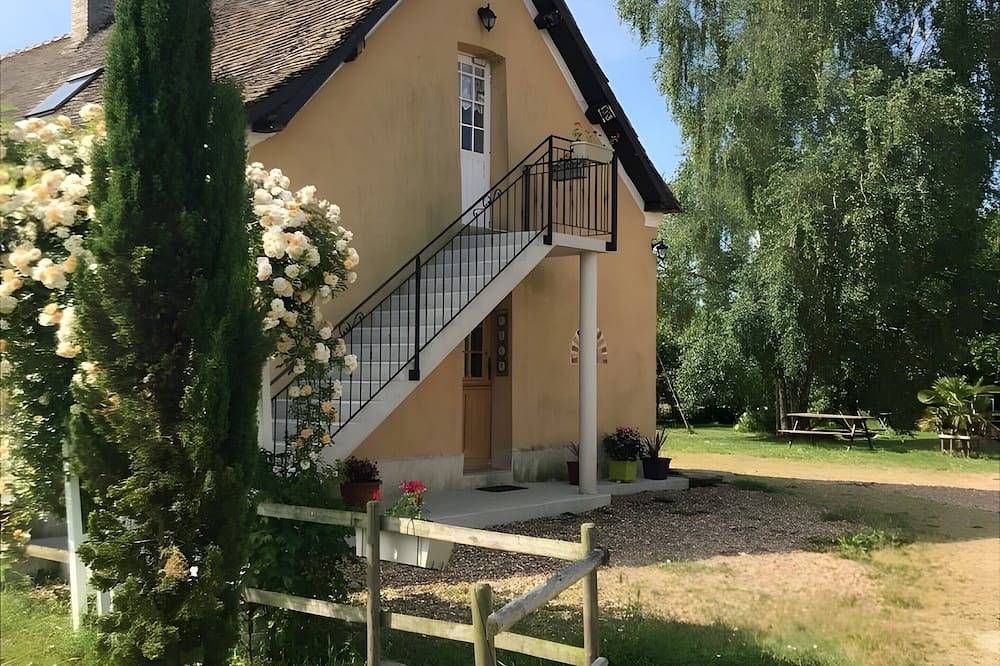 Chambre d’hôtes « La Rivetière - Les Mésanges » avec terrasse et jardin partagés, Wi-Fi in Courcemont, Sarthe