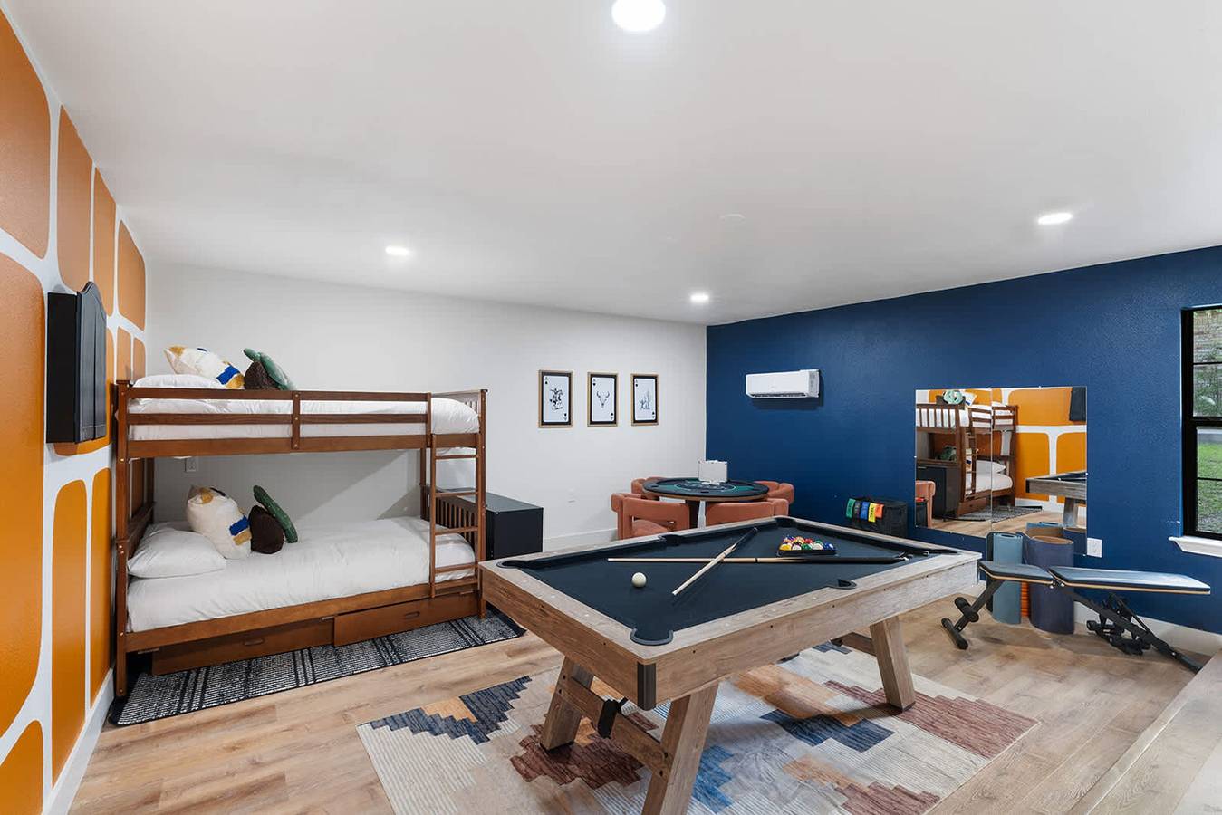 The Lone Star Oasis     Pool  Karaoke    Game Room in Condado de Travis