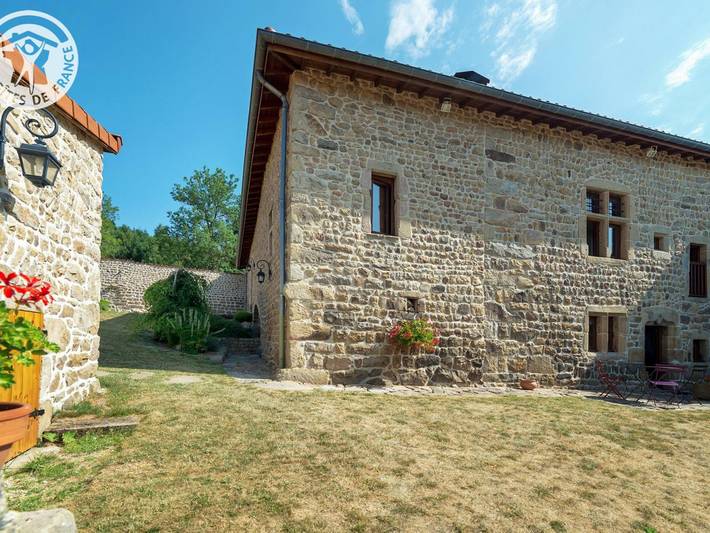 Gîte pour 6 personnes, avec terrasse et jardin dans Montarcher