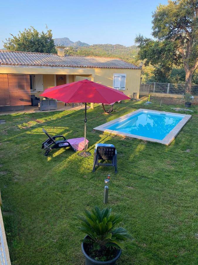 Appartement de vacances pour 4 personnes, avec piscine ainsi que jacuzzi et jardin