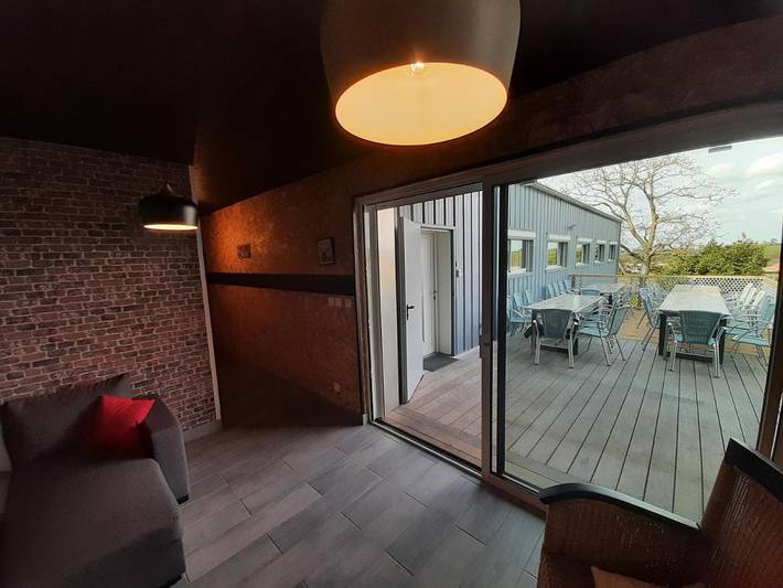 Location de vacances pour 31 personnes, avec terrasse ainsi que vue et jardin à Chambretaud - 4