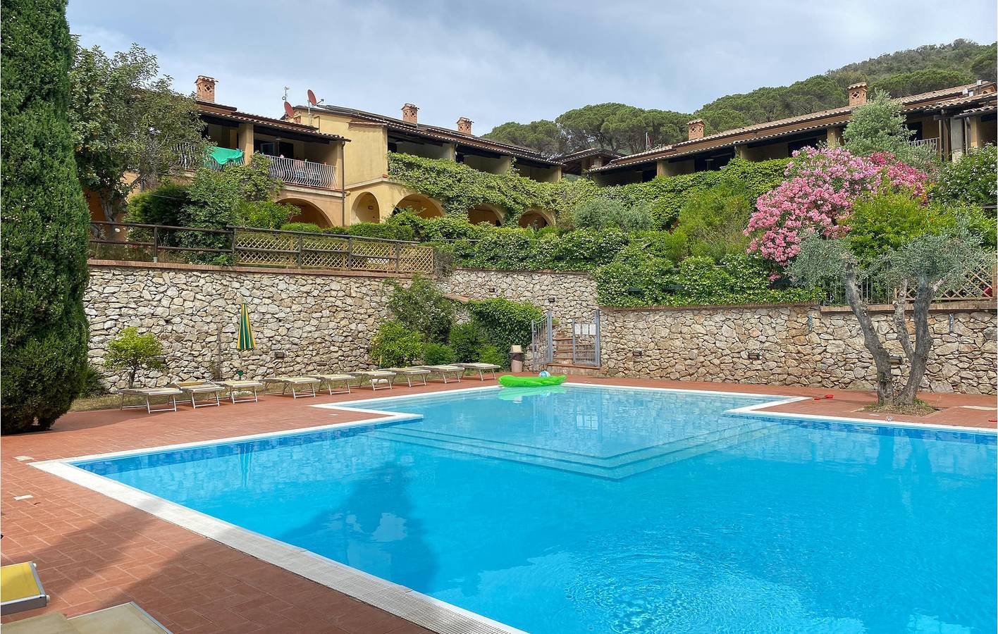 Ganze Ferienwohnung, Rückzugsort am Pool: Parkplatz, AC, Terrasse & WiFi in Nisportino, Rio nell'Elba