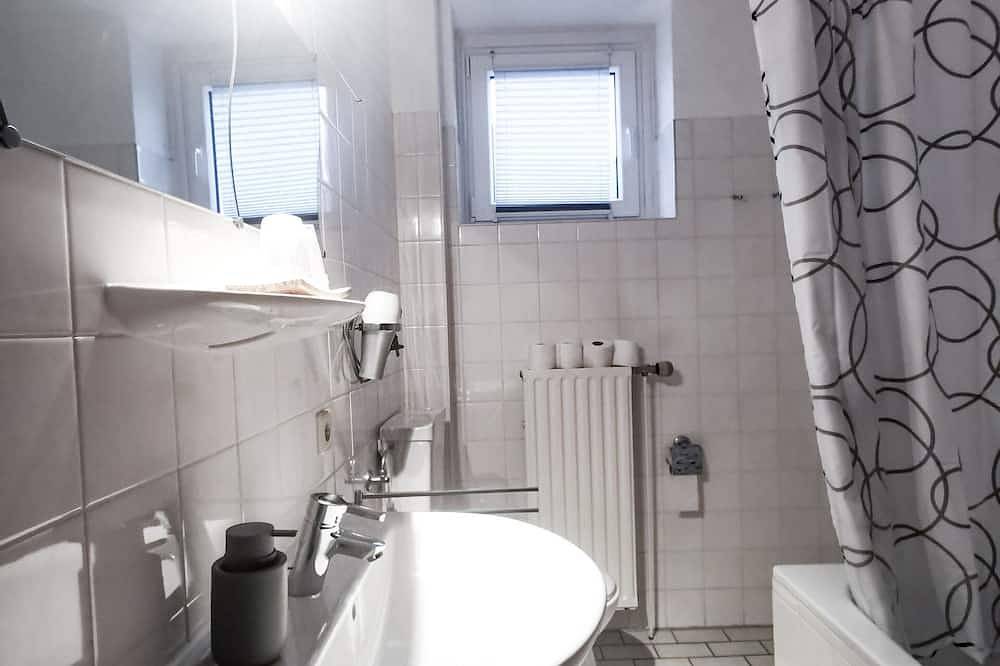 Familienzimmer mit zwei getrennten Schlafzimmern in Neumünster, Schleswig-Holstein Binnenland