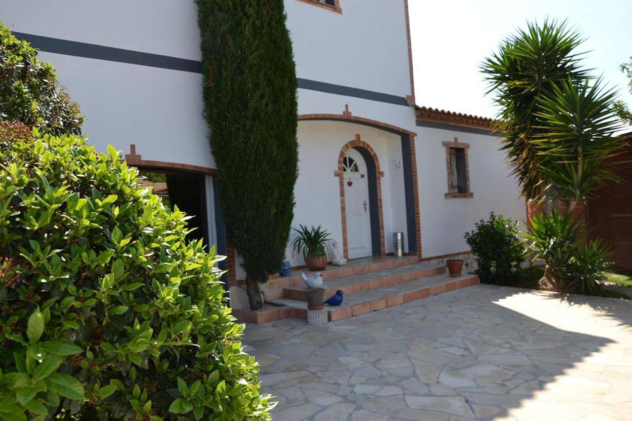 Family Room with Garden View in Villeneuve-lès-Béziers, Côte méditerranéenne (France)