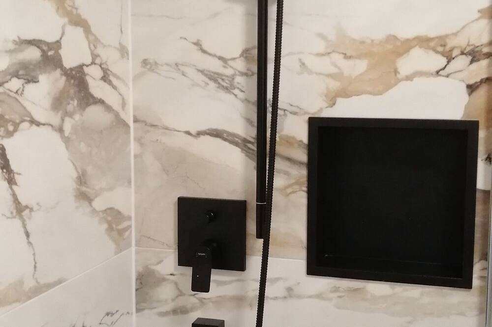 Ganze Wohnung, Ferienwohnung am Walchensee,W-Lan, mit eigenem Seegrundstück+Pkw Parkplatz in Walchensee