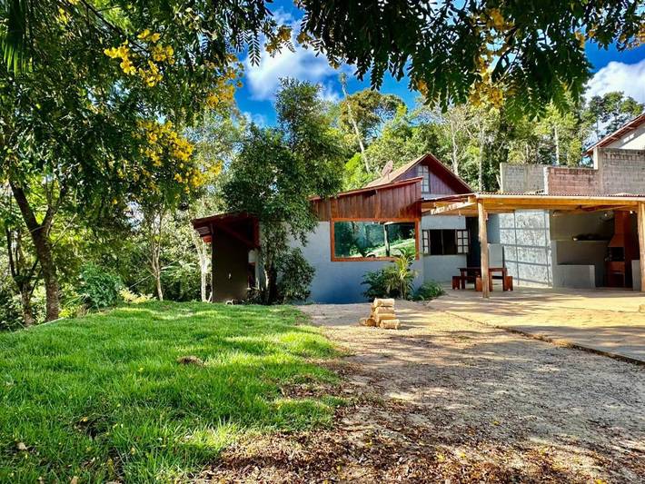 Casas e apartamentos de temporada para 10 pessoas, com piscina e vista e ainda terraço em Juquitiba