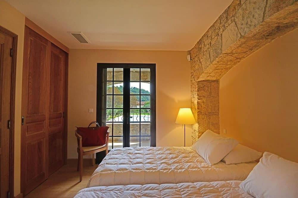 Proche de Nice villa typique en pierres de Vence au calme et spacieuse in Cagnes-sur-Mer, Région de Cannes