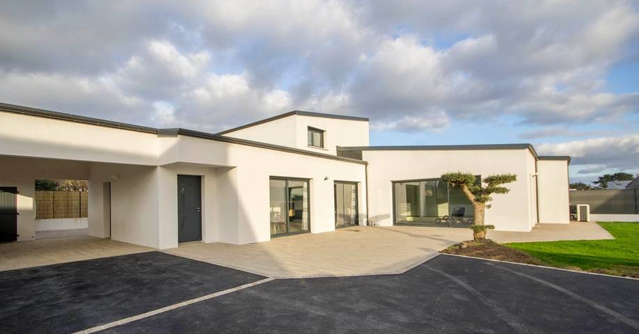 Gîte pour 10 personnes, avec jardin ainsi que terrasse et piscine, animaux acceptés à Plouhinec (Morbihan) - 2